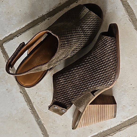 Shoes - Picture 3 of 5